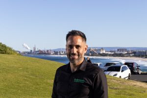Wollongong mortgage broker Stephen standing in front of the Illawarra escarpment and coastline